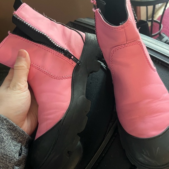 ZARA Girls Rubberized Pink/Black Ankle Boots - Picture 7 of 7